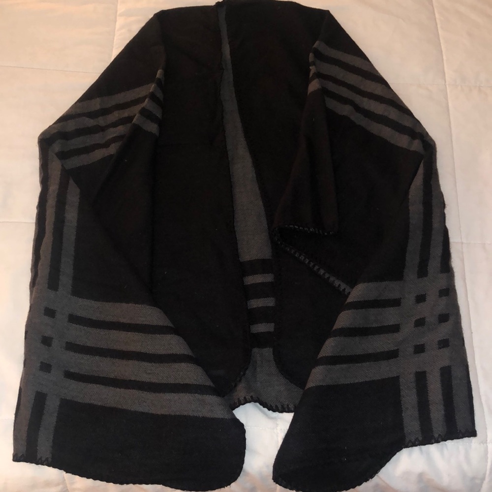 BB Dakota reversible poncho black and grey